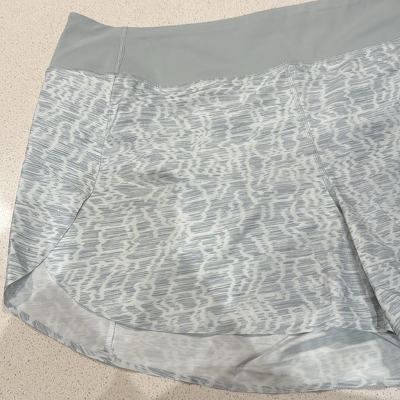 Athleta Printed Run With It 3.5 Shorts 2X - Picture 3 of 12